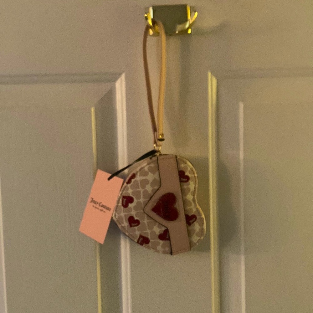 NWT Juicy Couture Heart Wristlet
